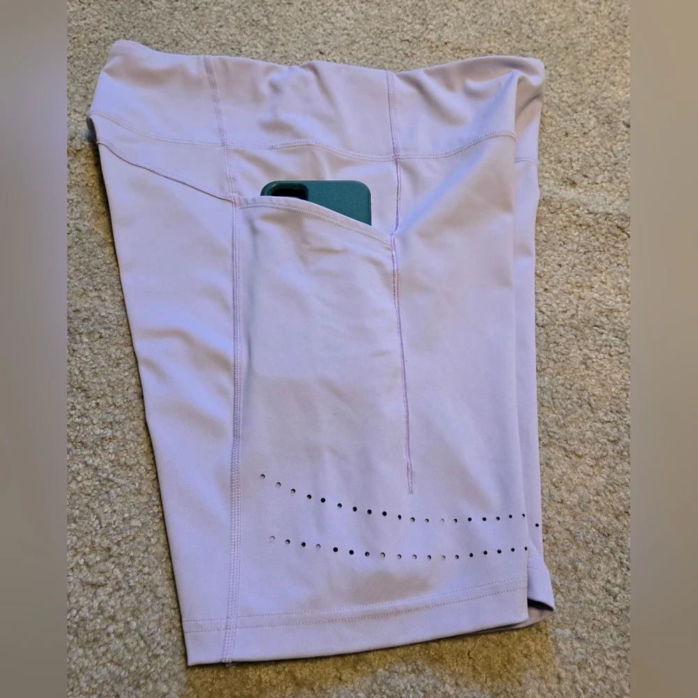 Brooks Ligh Purple Running/Bike Shorts Size Large - Picture 3 of 4